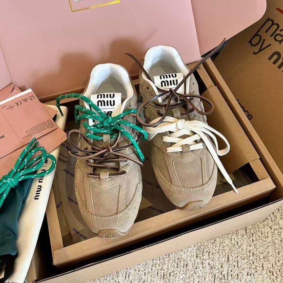 Miu Miu x New Balance 530 SL Sneakers - Picture 4 of 9